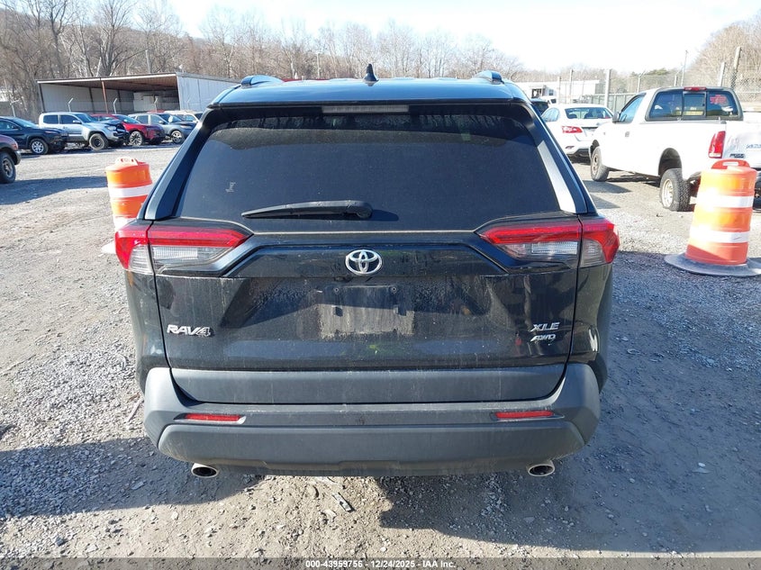 VIN JTMP1RFV5KD007055 2019 TOYOTA RAV4 XLE