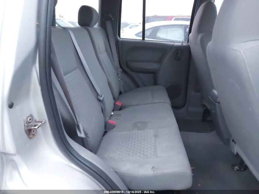 2005 Jeep Liberty Sport VIN: 1J4GL48KX5W630786 Lot: 43959819