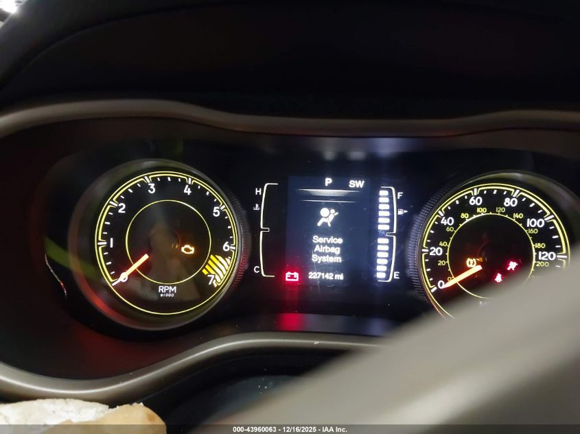 2015 Jeep Cherokee North VIN: 1C4PJMCS8FW635117 Lot: 43960063