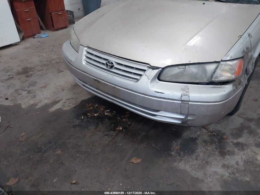 1997 Toyota Camry Le VIN: 4T1BG22K5VU795119 Lot: 43960159