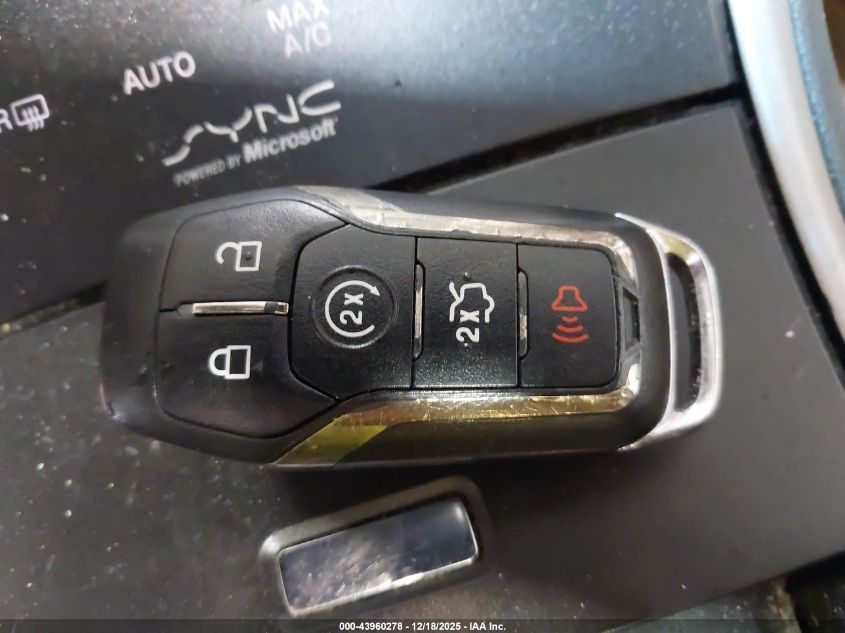 2014 Lincoln Mkz VIN: 3LN6L2J9XER820230 Lot: 43960278