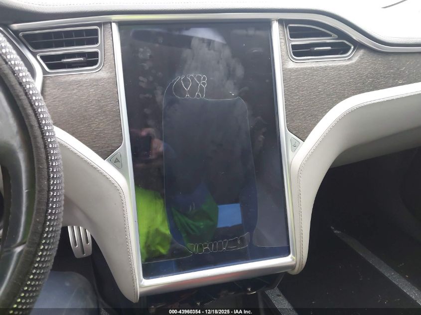 2013 Tesla Model S Performance VIN: 5YJSA1DP0DFP21946 Lot: 43960354