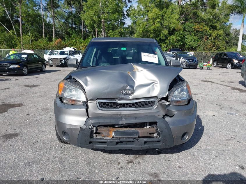 2011 Kia Soul + VIN: KNDJT2A22B7317571 Lot: 43960370