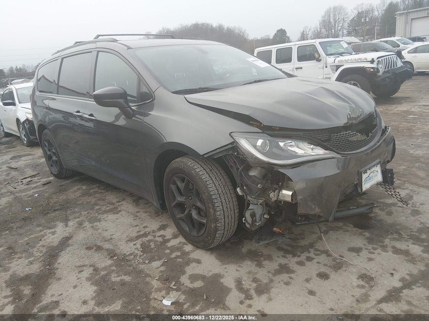 2C4RC1BG3JR306406 2018 Chrysler Pacifica Touring L auction photo 1