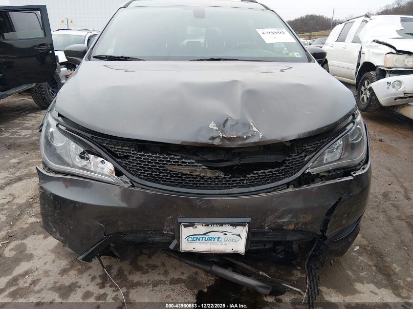 2018 Chrysler Pacifica Touring L VIN: 2C4RC1BG3JR306406 Lot: 43960683