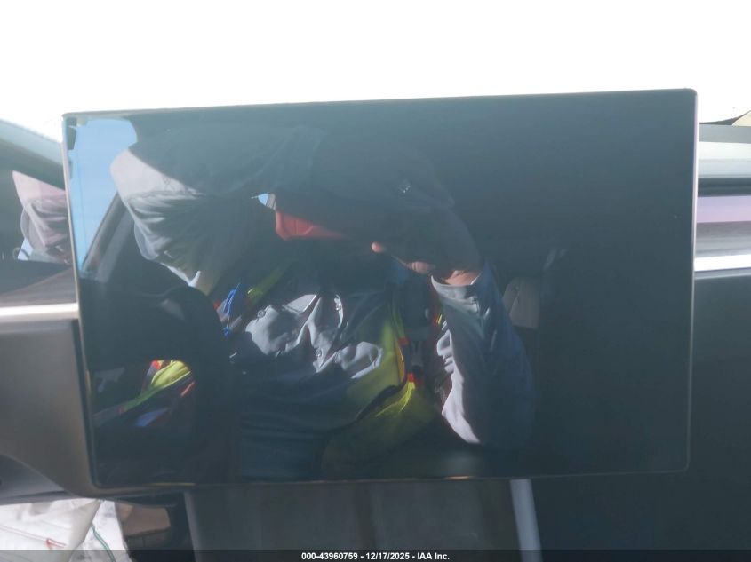 2022 Tesla Model X Dual Motor All-Wheel Drive/Plaid Tri Motor All-Wheel Drive VIN: 7SAXCDE54NF344069 Lot: 43960759