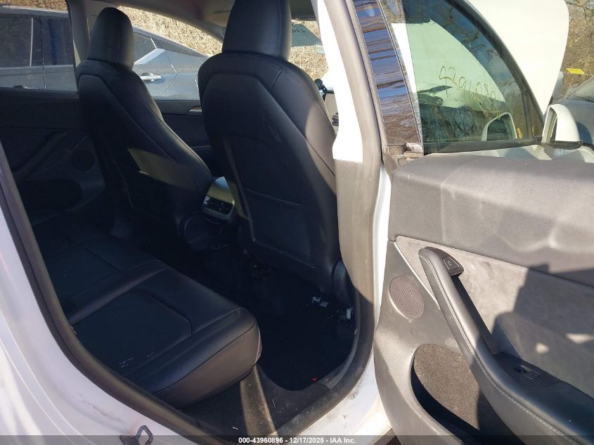 2024 Tesla Model Y Long Range Dual Motor All-Wheel Drive/Rwd VIN: 7SAYGDED6RF156319 Lot: 43960896