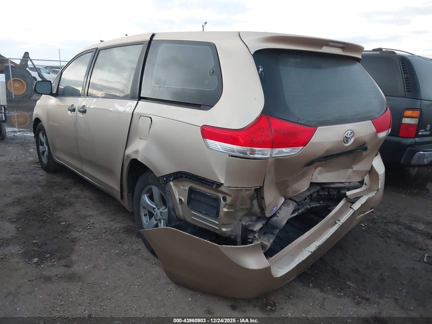 2012 Toyota Sienna Base 7 Passenger