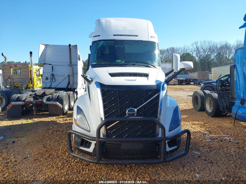 4V4BC9EHXTN706343 2026 Volvo New Vnl white