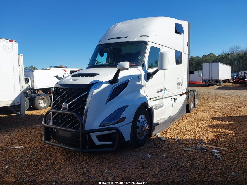 4V4BC9EHXTN706343 2026 Volvo New Vnl white