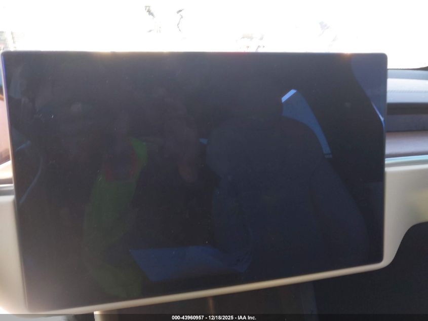 2023 Tesla Model X Dual Motor All-Wheel Drive/Standard Range VIN: 7SAXCDE52PF370365 Lot: 43960957