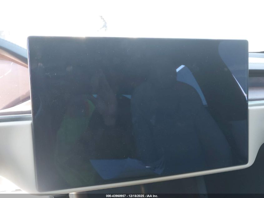 2023 Tesla Model X Dual Motor All-Wheel Drive/Standard Range VIN: 7SAXCDE52PF370365 Lot: 43960957