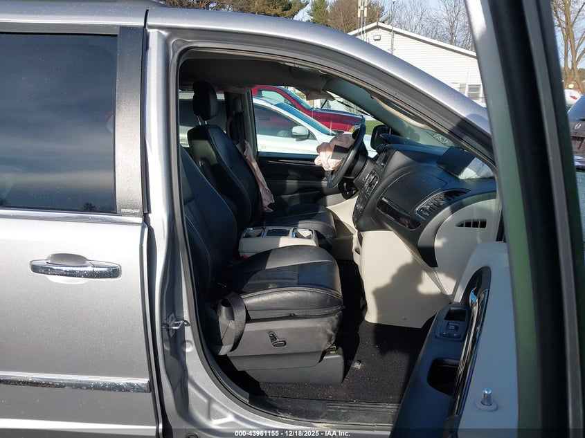 2013 Chrysler Town & Country Touring-L