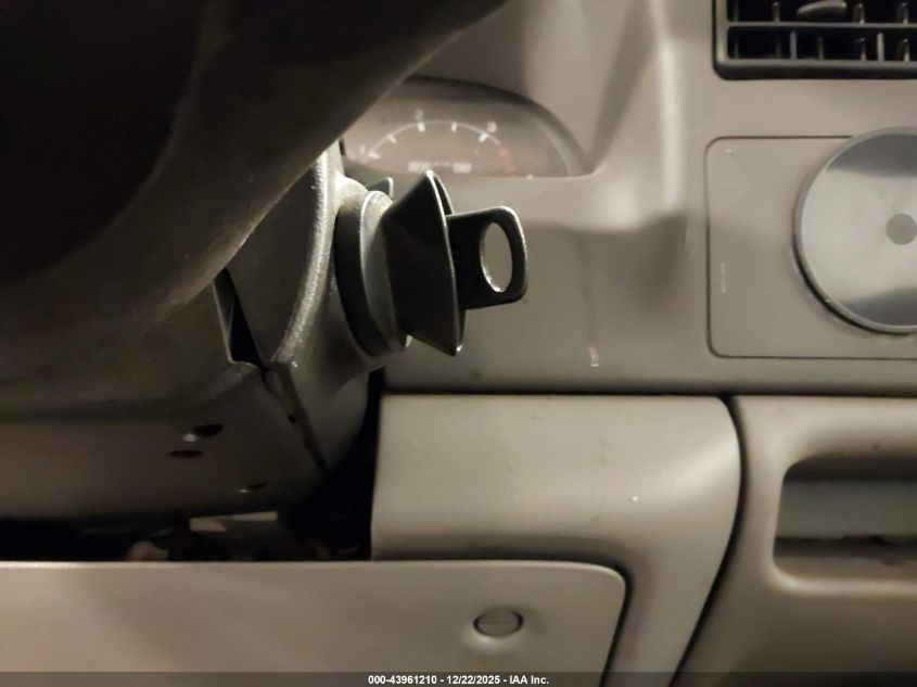 2000 Ford F-250 Lariat/Xl/Xlt VIN: 1FTNX20F5YEB13927 Lot: 43961210