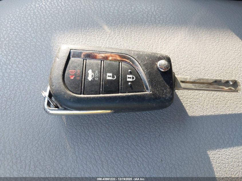 2018 Toyota Camry Le VIN: 4T1B11HKXJU030453 Lot: 43961222