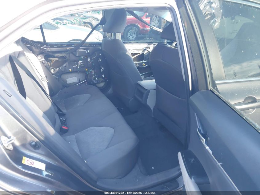 2018 Toyota Camry Le VIN: 4T1B11HKXJU030453 Lot: 43961222