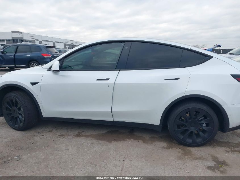 2022 Tesla Model Y Long Range Dual Motor All-Wheel Drive VIN: 7SAYGDEE8NA014232 Lot: 43961302