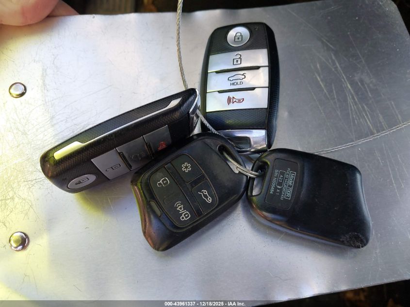 2017 Kia Forte Ex VIN: KNAFX5A80H5668190 Lot: 43961337