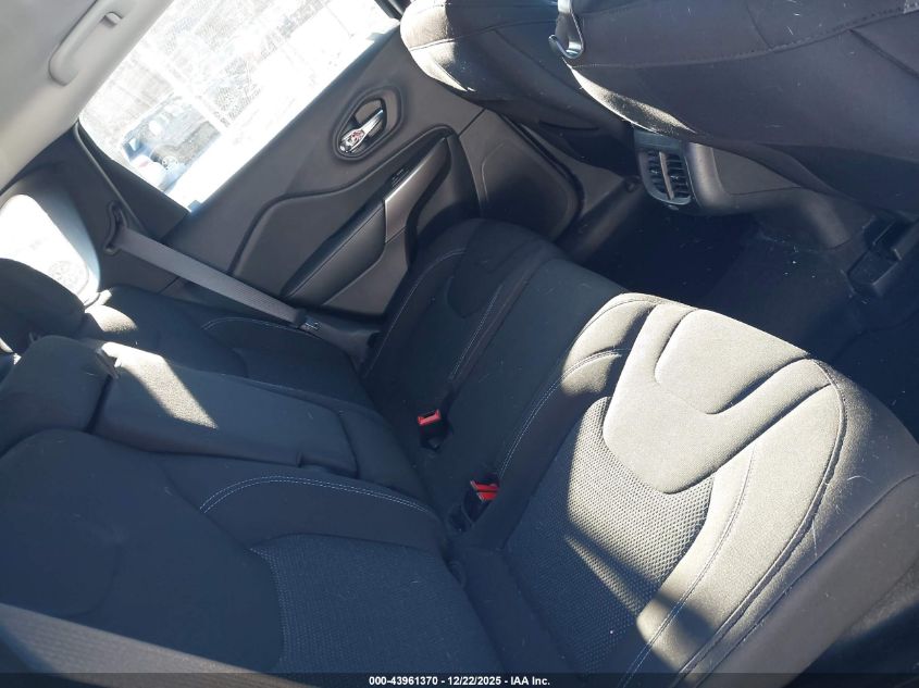 2019 Jeep Cherokee Latitude 4X4 VIN: 1C4PJMCB4KD484220 Lot: 43961370