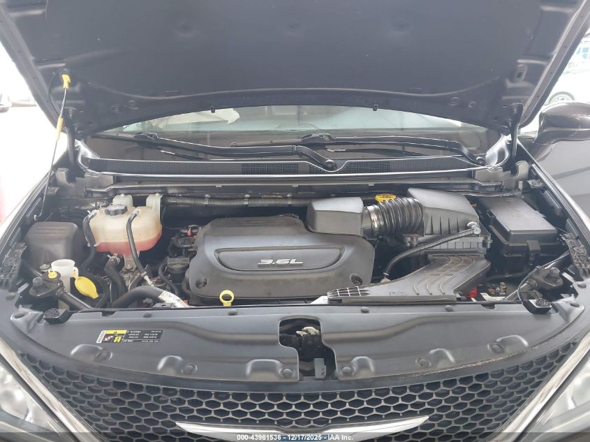 2017 Chrysler Pacifica Touring-L VIN: 2C4RC1BG2HR516134 Lot: 43961536