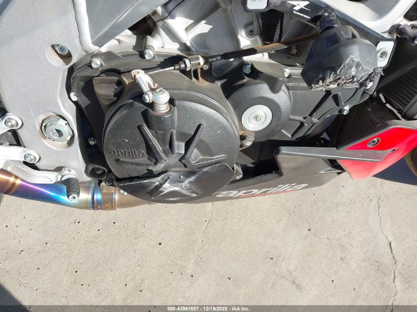 2022 Aprilia Tuono V4 1100 Factory VIN: ZD4KZUB08NS000492 Lot: 43961597