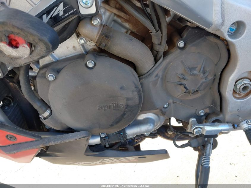 2022 Aprilia Tuono V4 1100 Factory VIN: ZD4KZUB08NS000492 Lot: 43961597