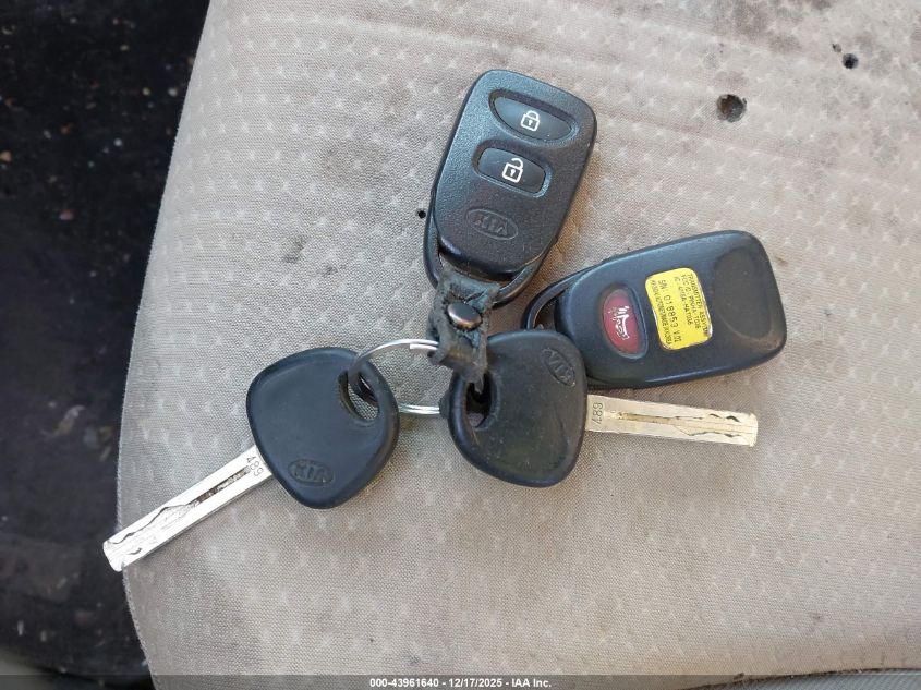 2011 Kia Sorento Lx VIN: 5XYKT3A18BG012807 Lot: 43961640