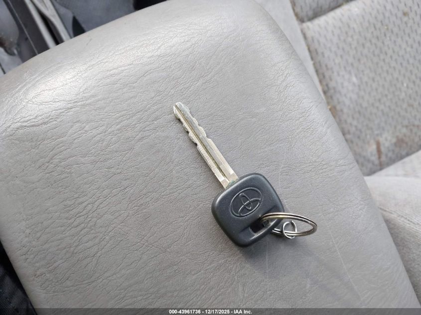 2004 Toyota Camry Le VIN: 4T1BE32K74U813744 Lot: 43961736