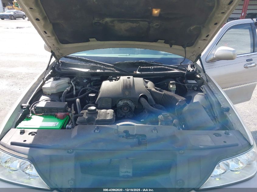 2003 Lincoln Town Car Signature VIN: 1LNHM82W93Y700737 Lot: 43962020