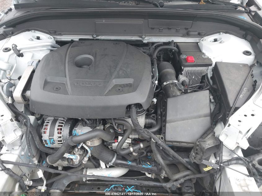 2019 Volvo Xc60 T5 R-Design VIN: LYV102RM8KB232471 Lot: 43962141