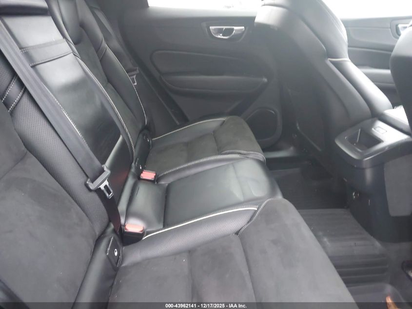 2019 Volvo Xc60 T5 R-Design VIN: LYV102RM8KB232471 Lot: 43962141