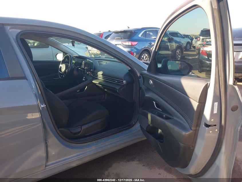 VIN KMHLS4AG1NU323219 2022 HYUNDAI ELANTRA SEL