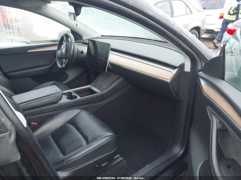 2022 Tesla Model Y Long Range Dual Motor All-Wheel Drive