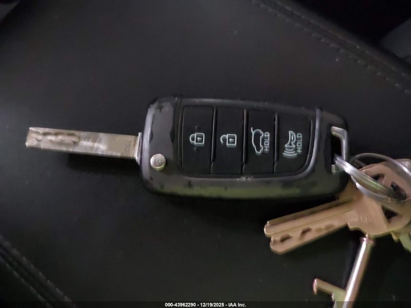 2019 Hyundai Santa Fe Se VIN: 5NMS23AD7KH083225 Lot: 43962290