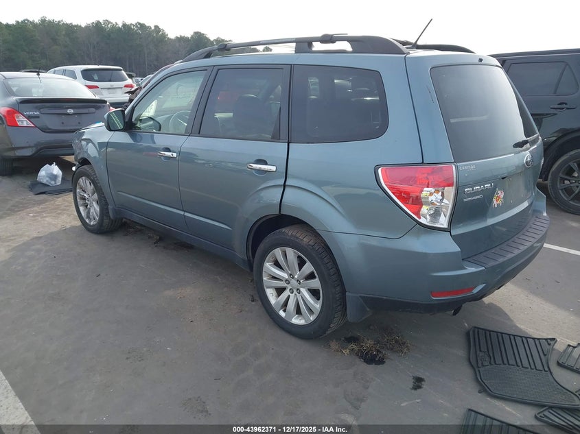 JF2SHAEC1DH422653 2013 SUBARU FORESTER photo no. 3