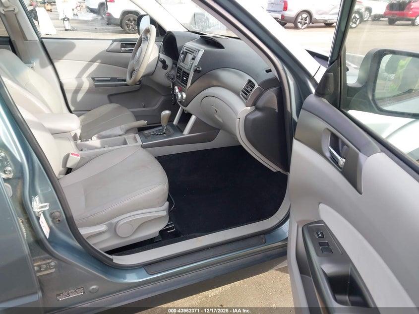 JF2SHAEC1DH422653 2013 SUBARU FORESTER photo no. 5