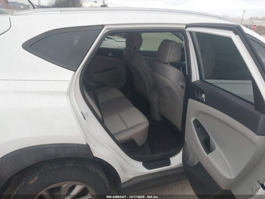2016 HYUNDAI TUCSON auction photo 8