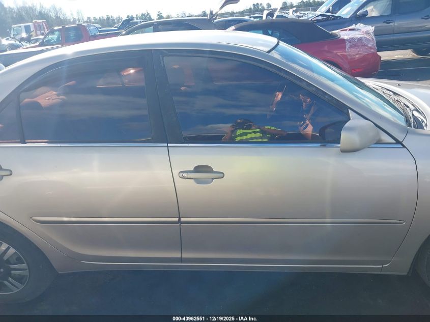 2004 Toyota Camry Le VIN: JTDBE32K540297668 Lot: 43962551