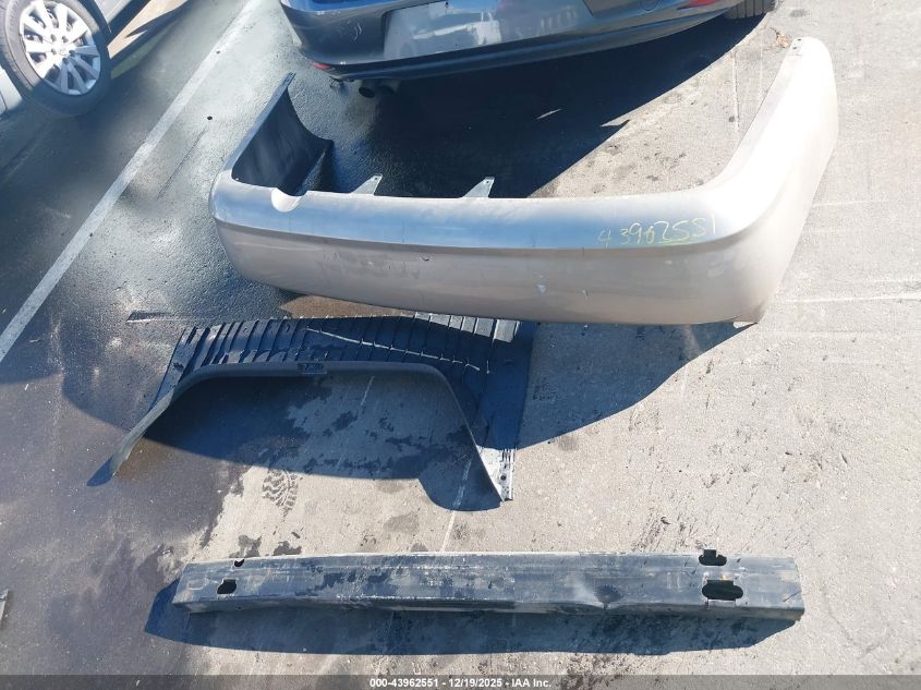 2004 Toyota Camry Le VIN: JTDBE32K540297668 Lot: 43962551