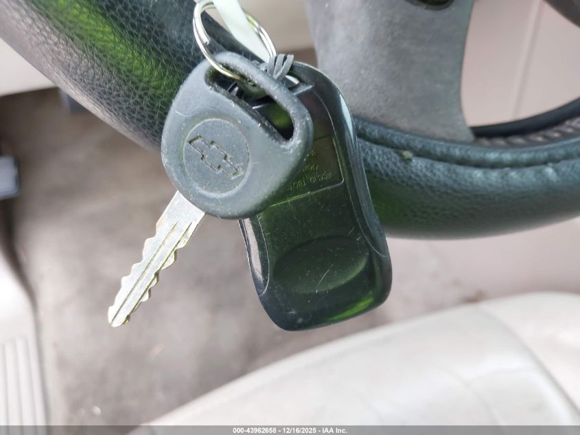 2005 Chevrolet Tahoe Z71 VIN: 1GNEC13T65R268814 Lot: 43962658