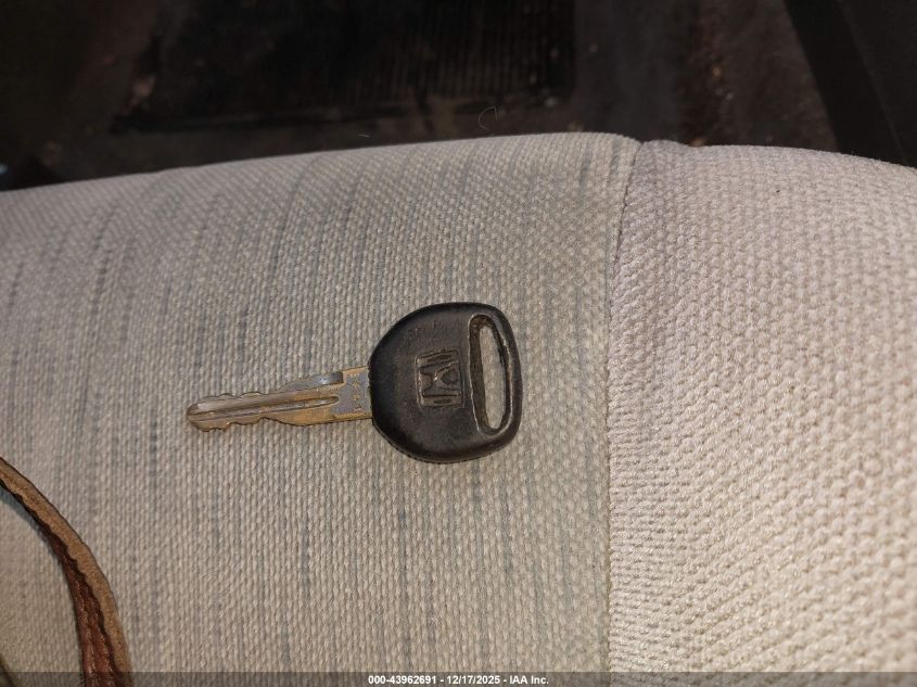 1992 Honda Accord Lx VIN: 1HGCB7151NA021789 Lot: 43962691