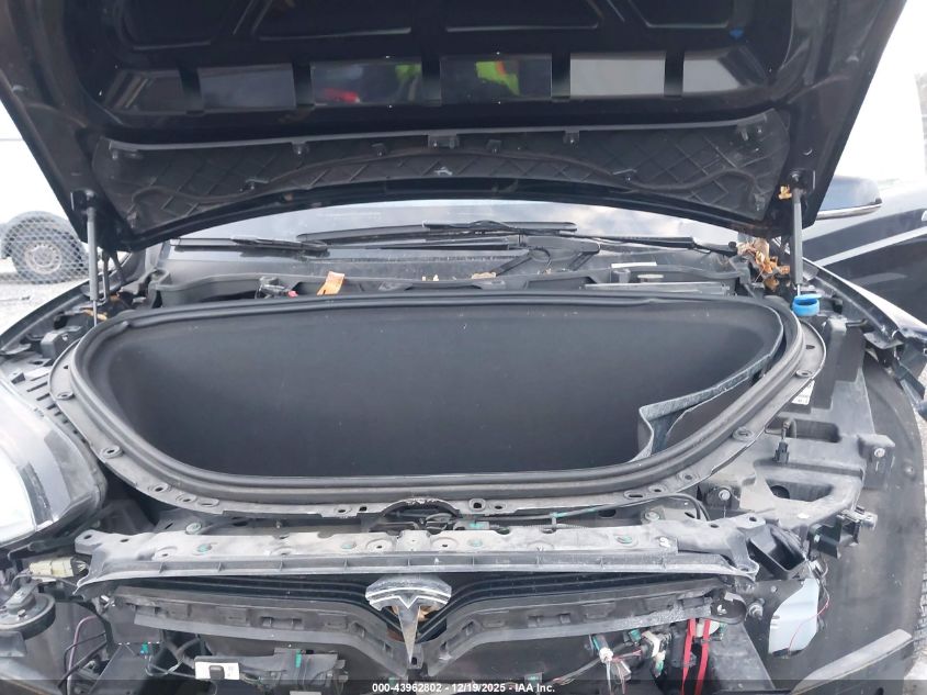 2016 Tesla Model X 75D/P100D/P90D VIN: 5YJXCBE44GFS00307 Lot: 43962802