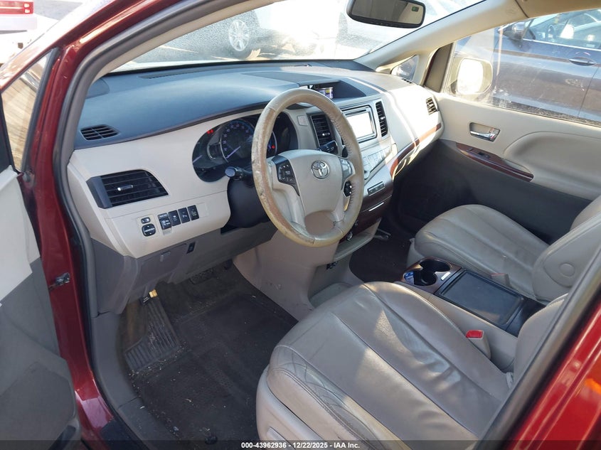 2014 Toyota Sienna Xle V6 8 Passenger