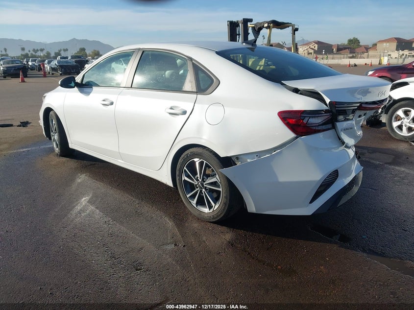 VIN 3KPF24AD8PE643906 2023 KIA FORTE LXS