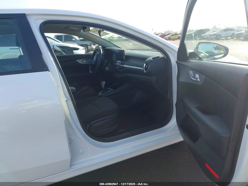VIN 3KPF24AD8PE643906 2023 KIA FORTE LXS