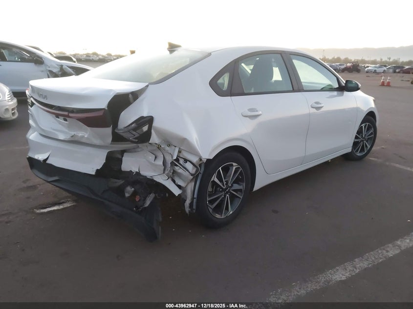VIN 3KPF24AD8PE643906 2023 KIA FORTE LXS
