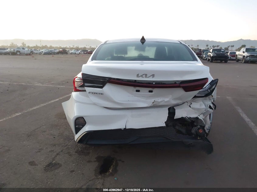 VIN 3KPF24AD8PE643906 2023 KIA FORTE LXS