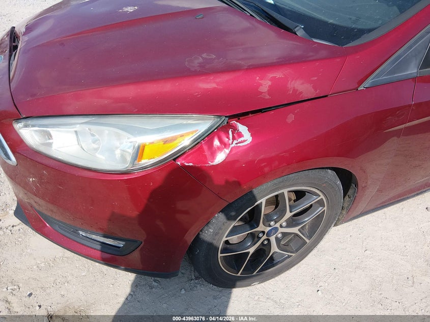 1FADP3M25HL202410 2017 Ford Focus 2.0 Sel red