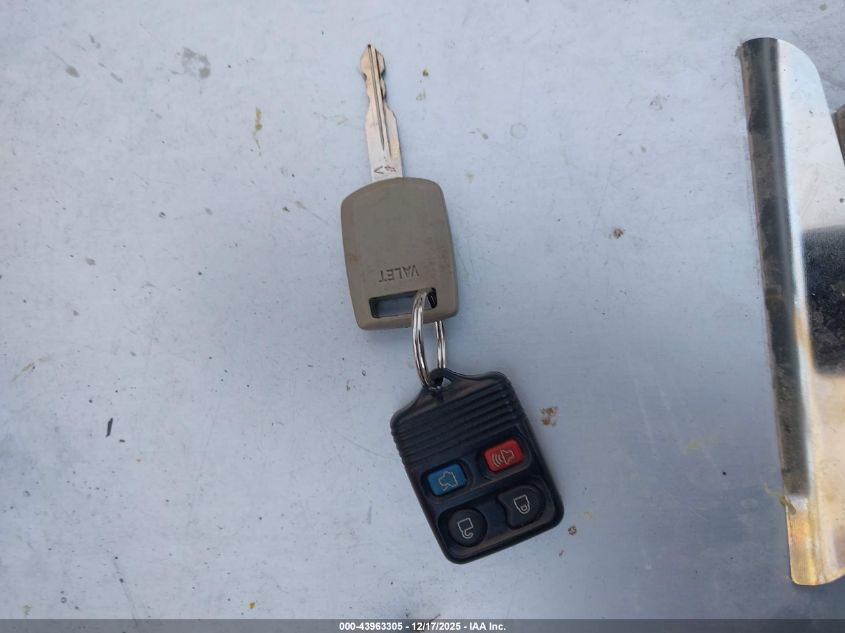 2006 Lincoln Town Car Signature Limited VIN: 1LNHM82V46Y649756 Lot: 43963305