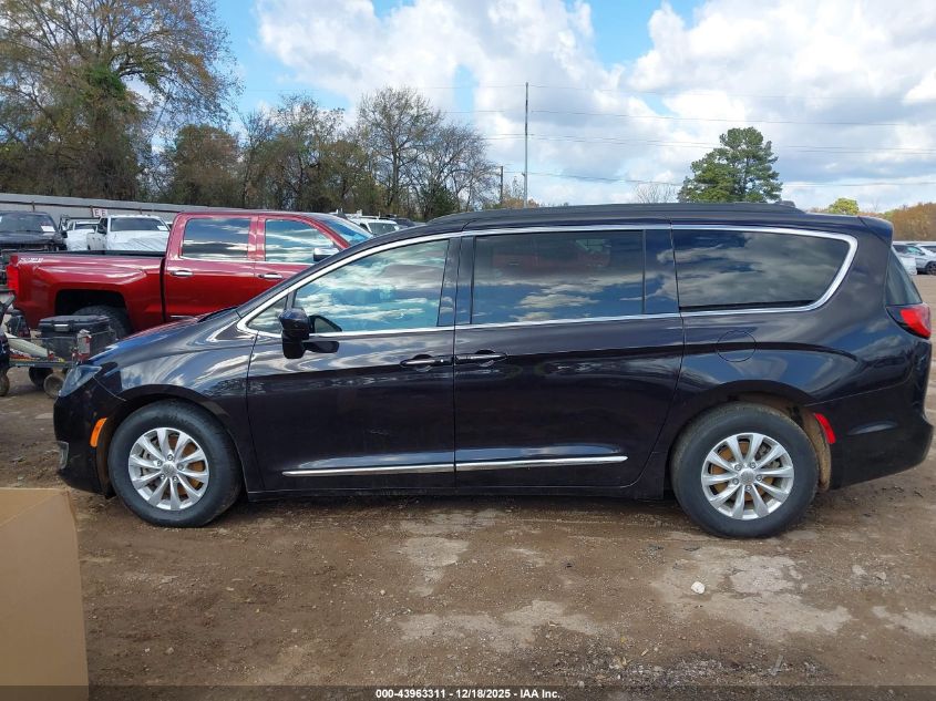 2017 Chrysler Pacifica Touring-L VIN: 2C4RC1BG6HR553137 Lot: 43963311